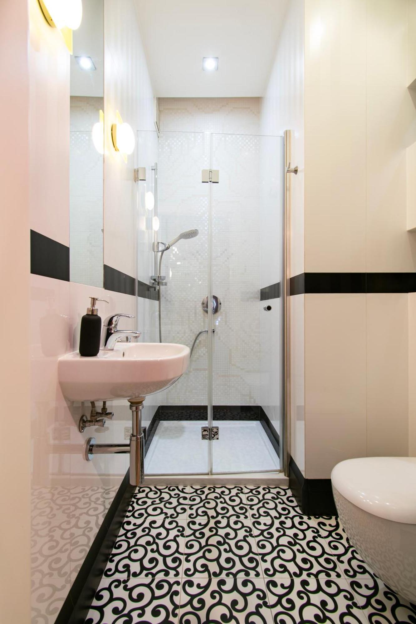 Apartment Spacious 3br With Ac In Living Room, 2 Balconies Krakow