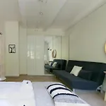 Spacious 3Br Apartment With Ac In Living Room, 2 Balconies