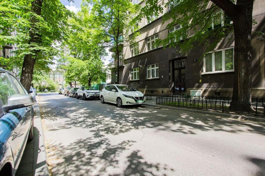 Spacious 3br With Ac In Living Room, 2 Balconies Apartment Krakau