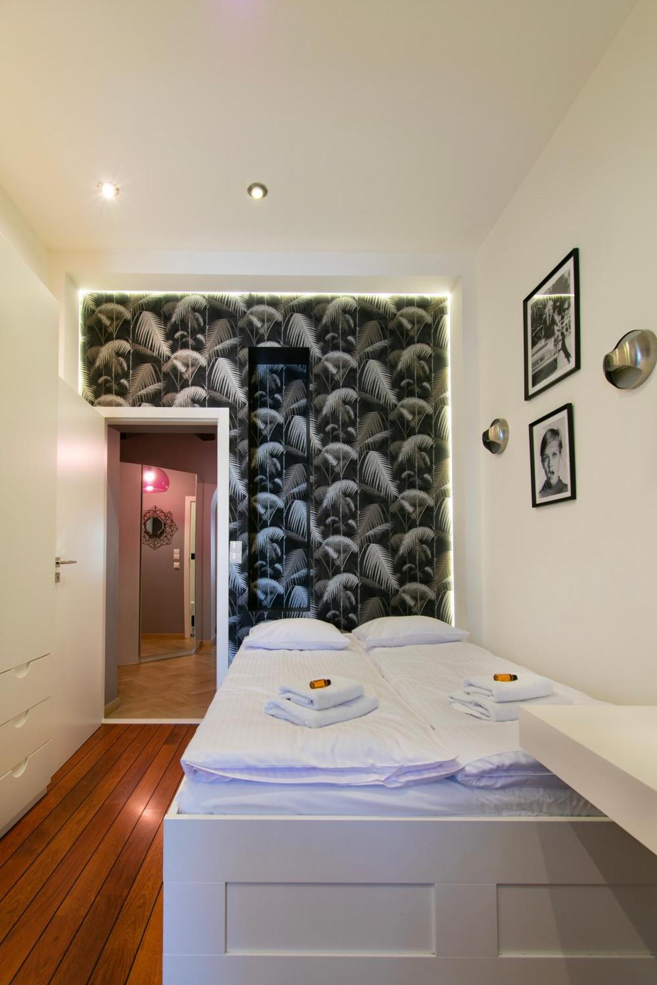 Apartment Spacious 3br With Ac In Living Room, 2 Balconies