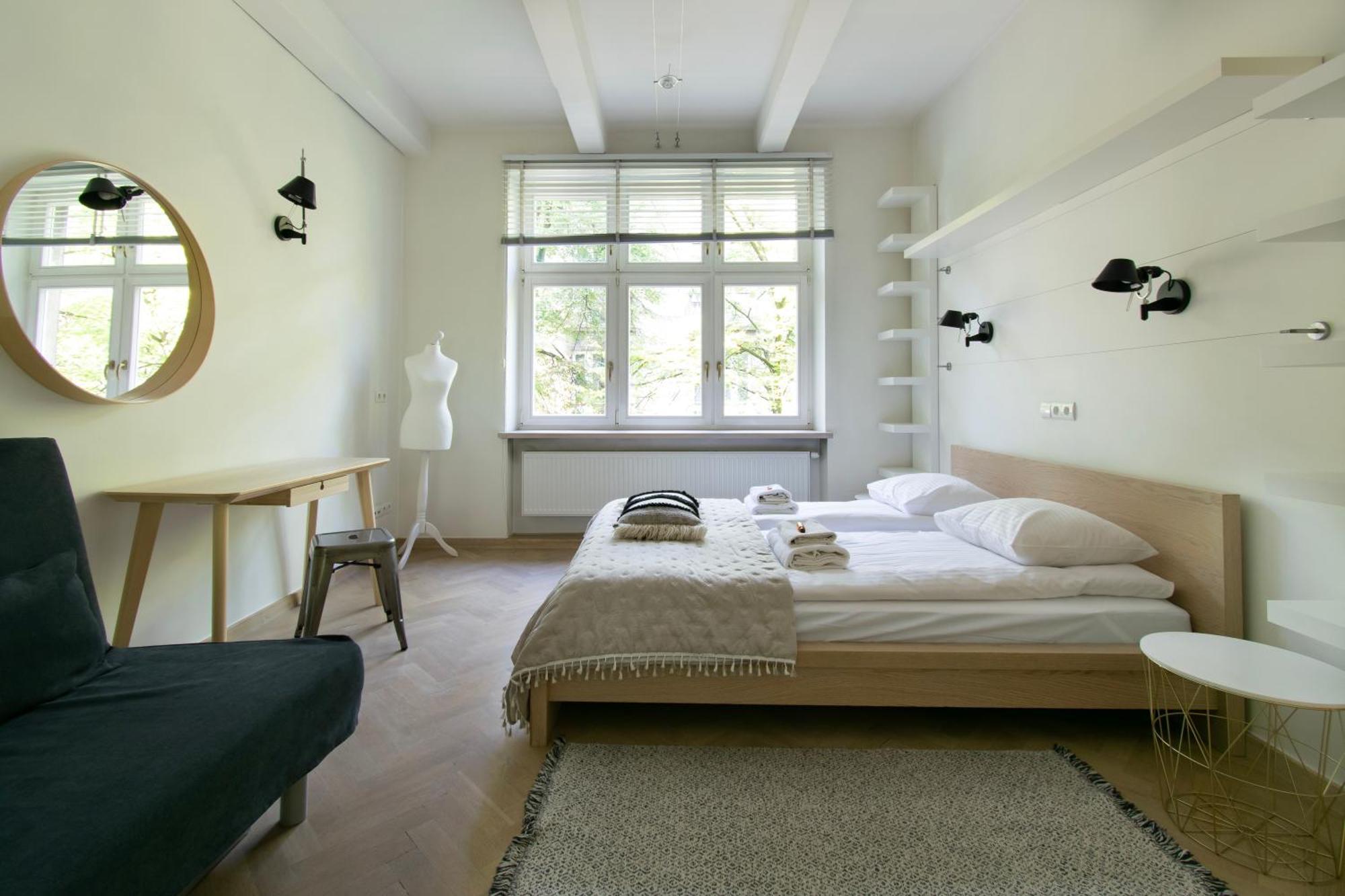 Spacious 3br With Ac In Living Room, 2 Balconies Apartment Krakau